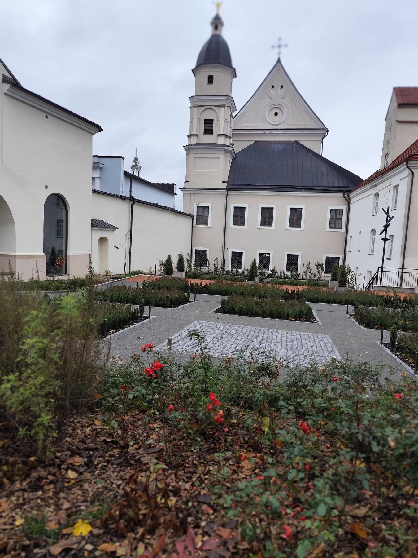 Ogród klasztorny przy Ostrej Bramie